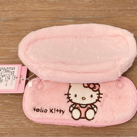 NWT Plush Hello Kitty Makeup Bag – Faux Fur Pencil Case or Travel Pouch - Picture 4 of 5